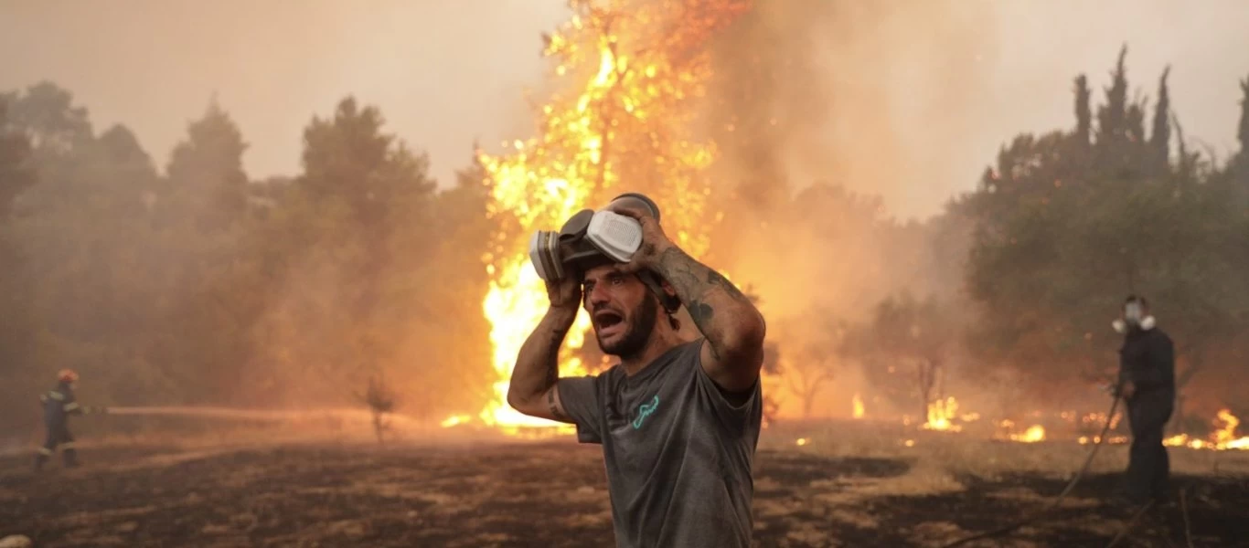Συγκλονιστικές εικόνες της Αττικής από ψηλά - Θυμίζει πραγματική κόλαση το τοπίο (βίντεο)